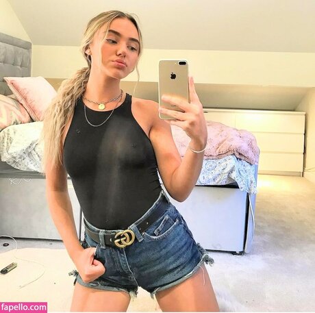 Amy Buck model pornographic images