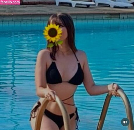 nameluaa erotic actress pictures