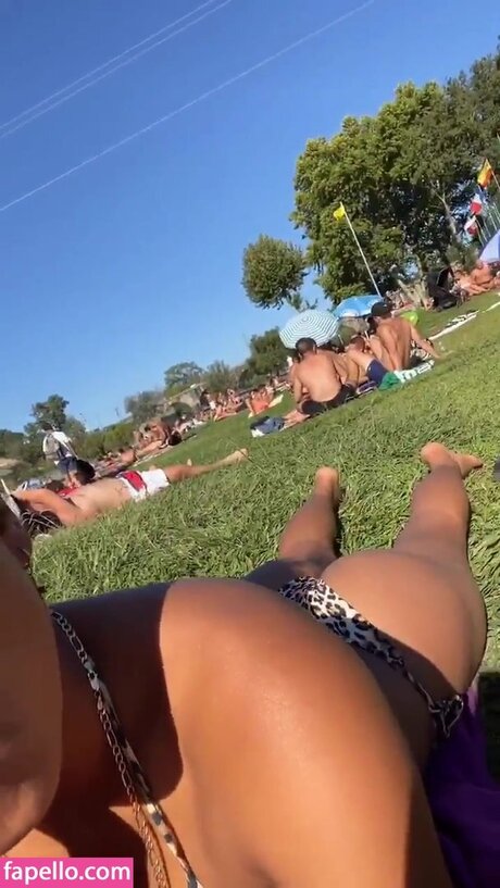 wahyne pornstar adult gallery