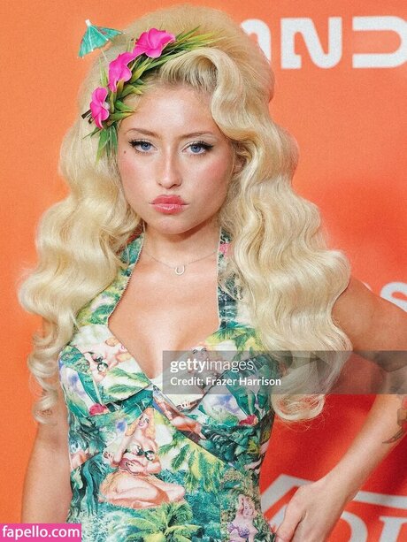 Remy Bond model high quality pic