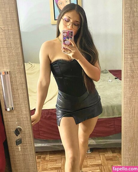 Corayma Eliana model top img