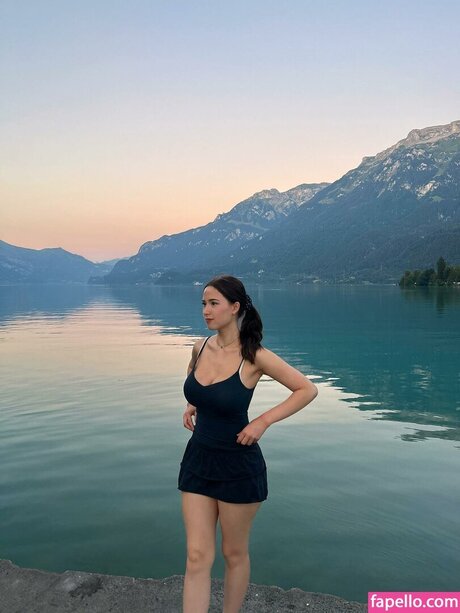 Mollyswes model nudes pics