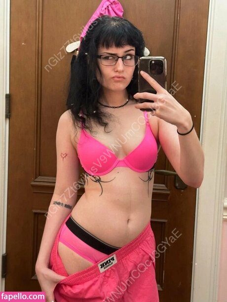 saucysphinx model xxx photo