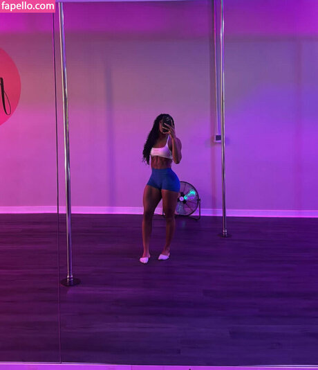 Tiara Howard sexy model pic