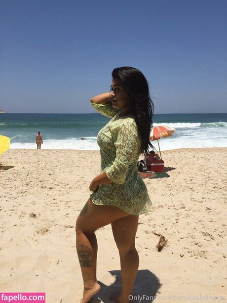 Bettina Alvarenga star erotic pic