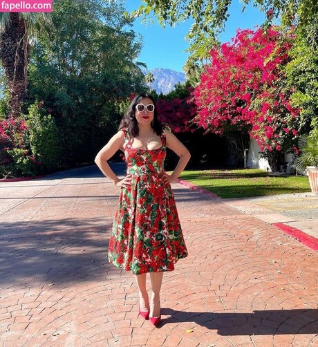 Jennifer Tilly model xxx gallery