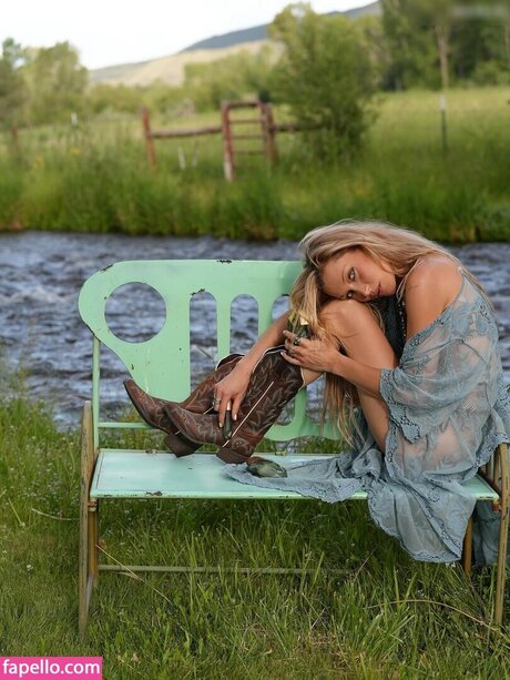 Bella Hadid erotic pornstar photo