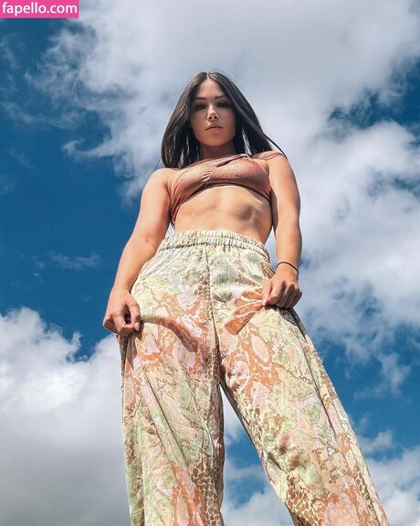 Tslanaxoxo model exclusive photo