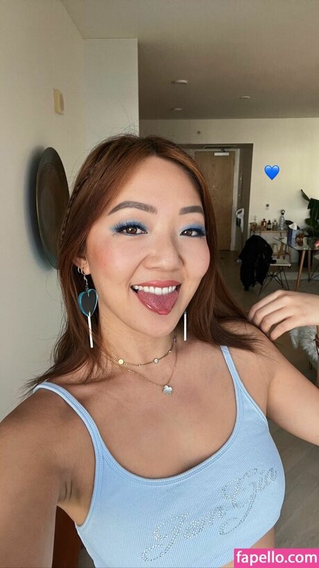 Simona Shao sexy pornstar pictures