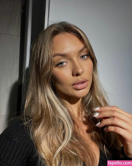 Stacyzozo porn model picture