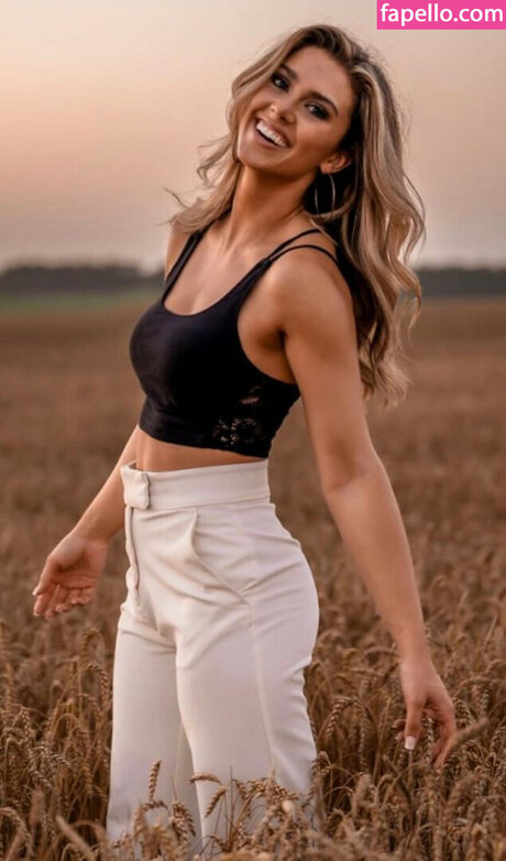 Sydney Segars beautiful star image