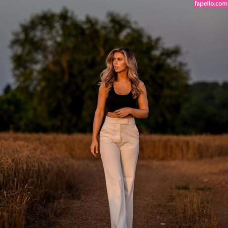 Sydney Segars model picture