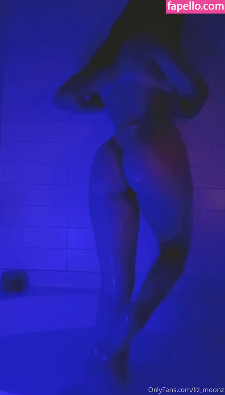 Liz Moonz model pornographic pics