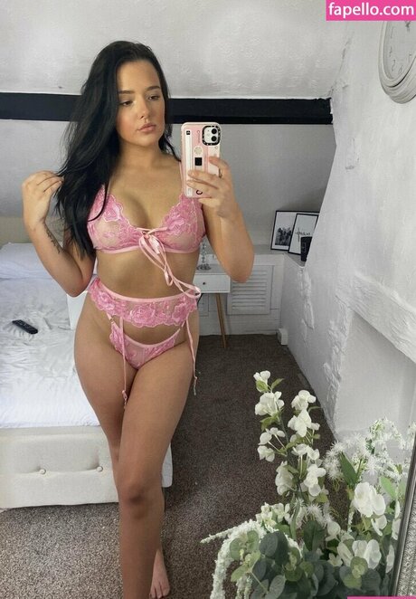 Emily Woods star exclusive img