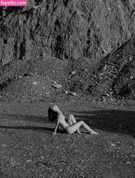 _agata kristi hot actress img