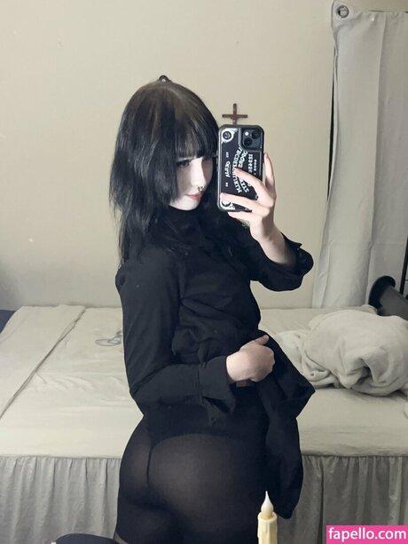 EliseRenee hot model img