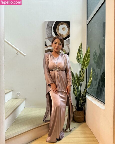 Zizi Wong sexy star img