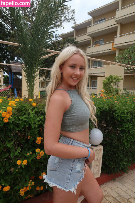 Lexi Booker sexy star pictures