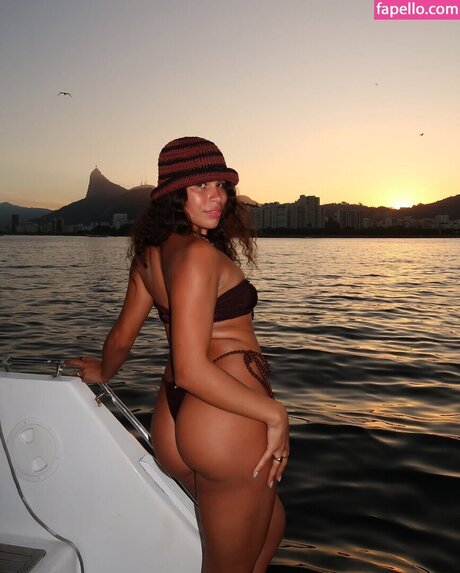 Priscila Evelyn art star photo