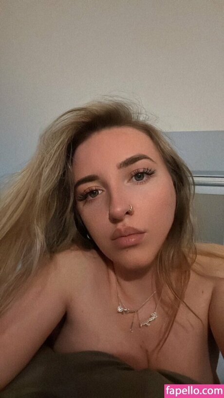 brunettebabeox naked actress galleries