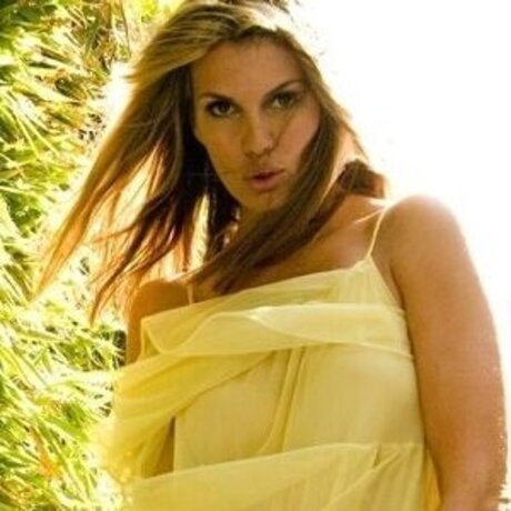 Courtney Hansen naked model gallery