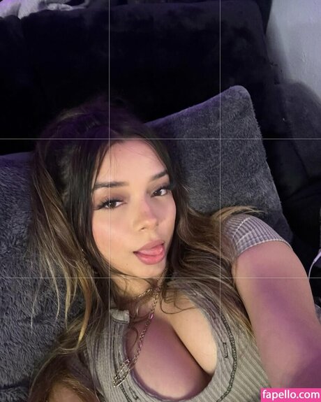 yessseeeniiaa model nudes pictures