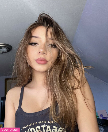 yessseeeniiaa model sexy image