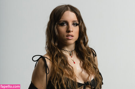 Angelina Mango art actress gallery