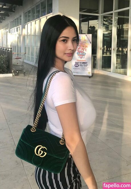 Mitzina Larino star perfect photo