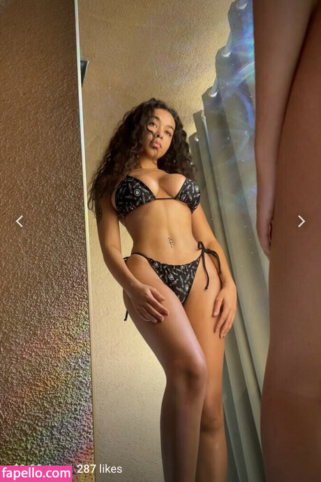 sydswrldxo model sexy pictures