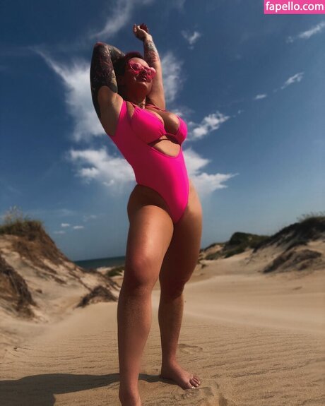 EmeryEXP porn model picture