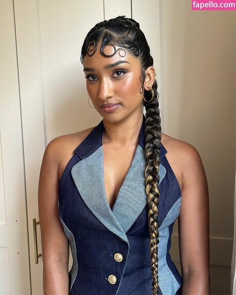 Varada Sethu star hot image