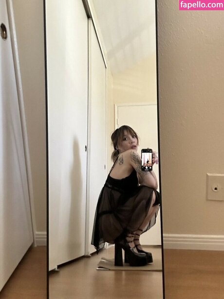 luna n3ra sexy actress image