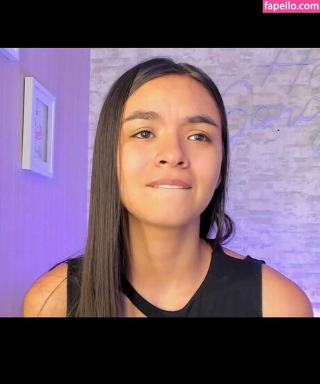 canela maze top model pic