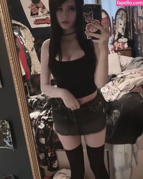 pixilers model pornographic images