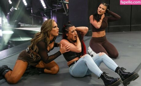 Fallon Henley exclusive star galleries