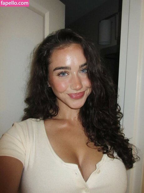 sarahemilyhope erotic model photo