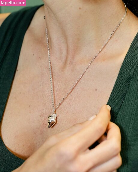 Gigi Vilela hot actress pics