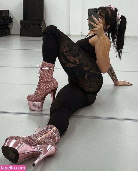 Juliakins sexy star image