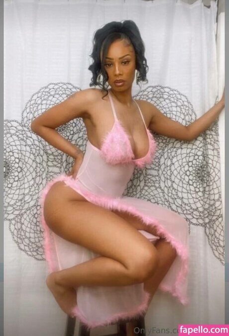 Royalty 24kt pornographic model pictures