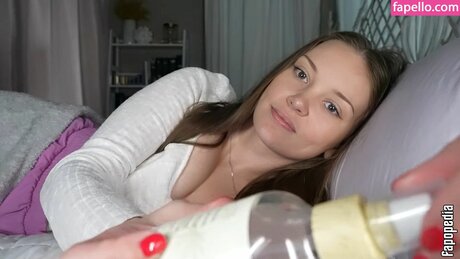 Asmrdarling adult model photo