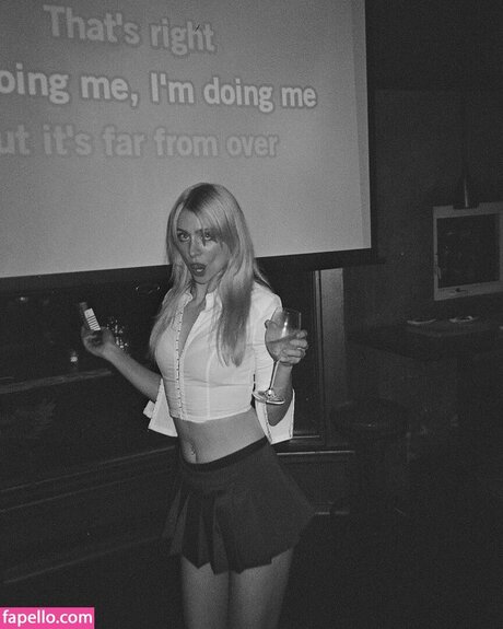 Maddie Phillips naked actress pics