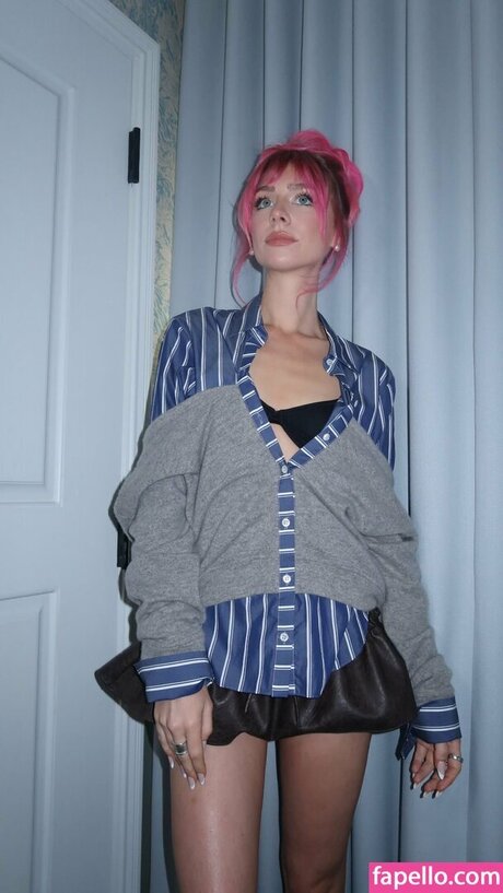 Maddie Phillips naked model image