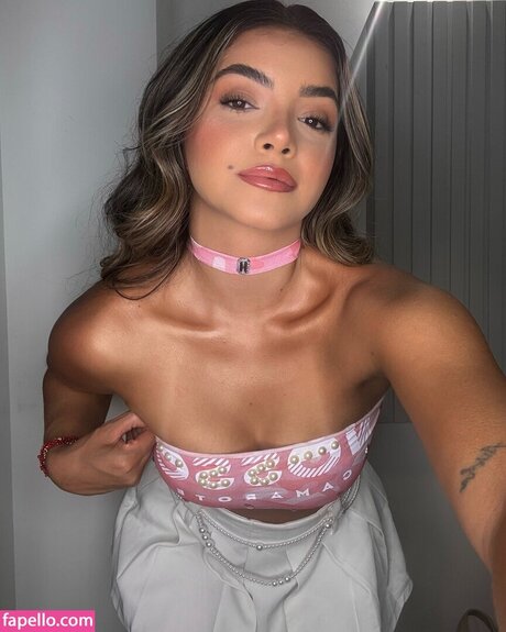 Larissa Esther star sexy images