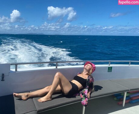 Billie Lourd nude actress pics