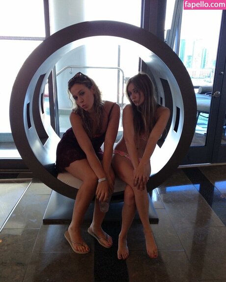 Billie Lourd top model img