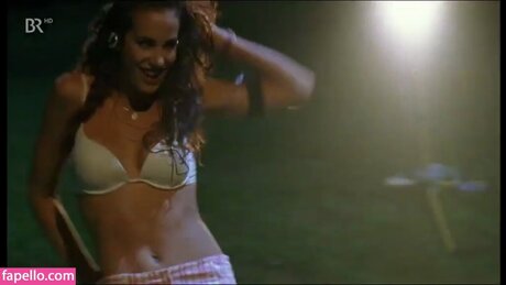 Ninahartmann sex model image