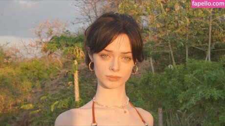 Carmaxlla model hot pic