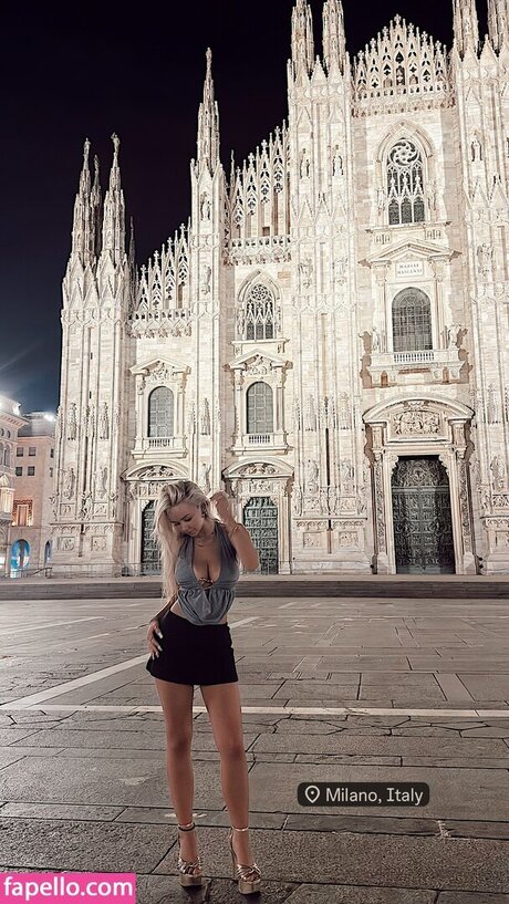 Thalia Hamidi sexy model photos