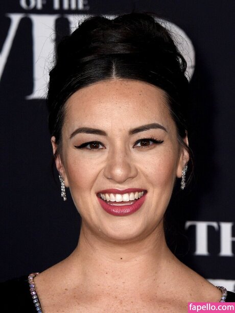 Cara Gee star exclusive photo